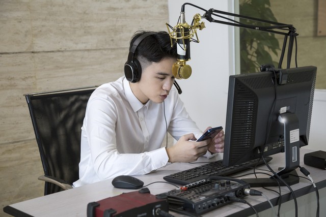tiktok法国直播__ 红绿灯的黄手机号轰炸免费软件粉丝收割 