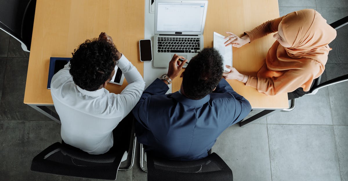 微信号白号批发：实名认证下的在线理财与风险控制 